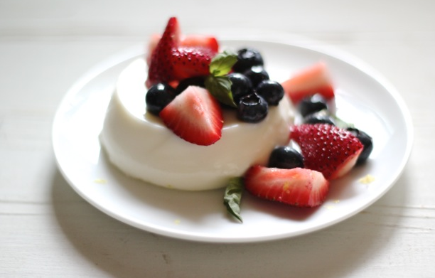 Rich and Creamy Vanilla Bean Panna Cotta