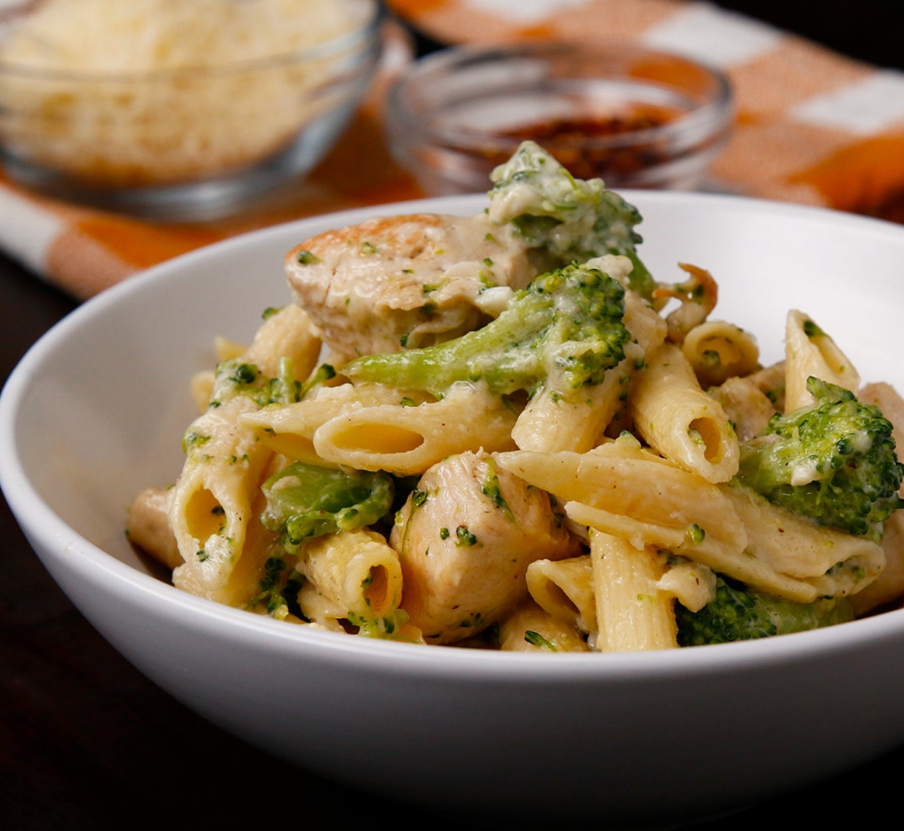 Flavorful Chicken and Broccoli Alfredo